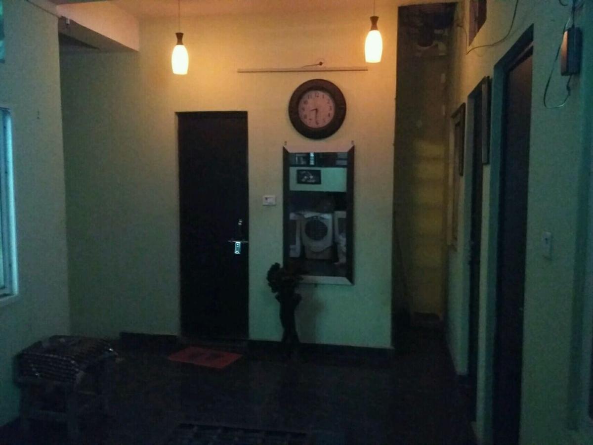 Отель Metro House Нью-Дели Экстерьер фото