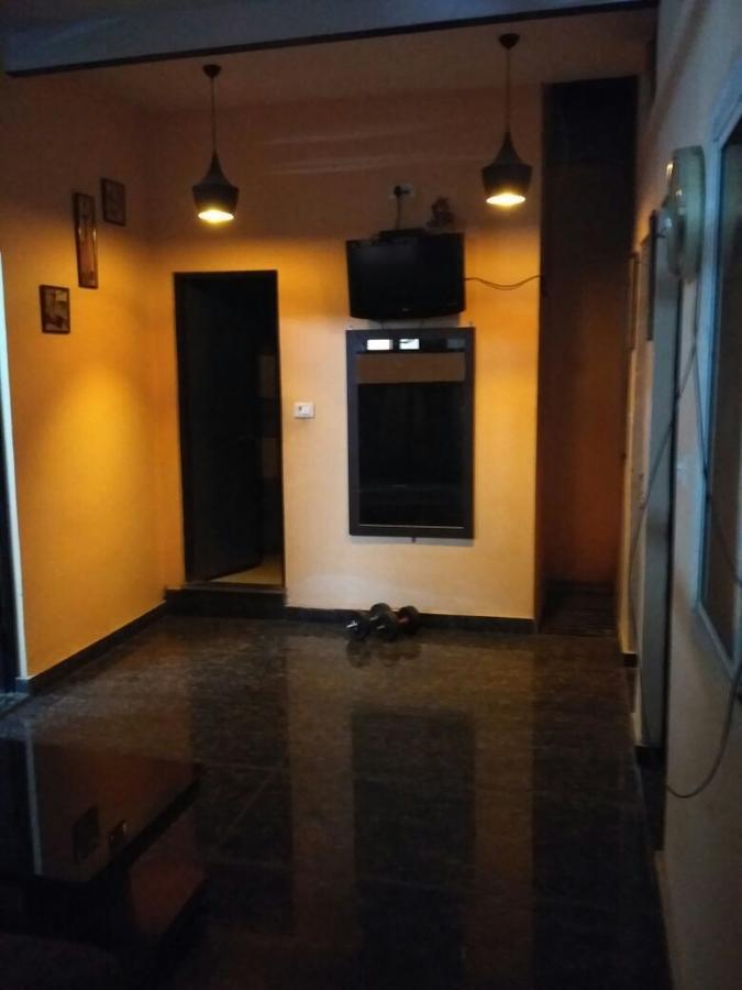 Отель Metro House Нью-Дели Экстерьер фото